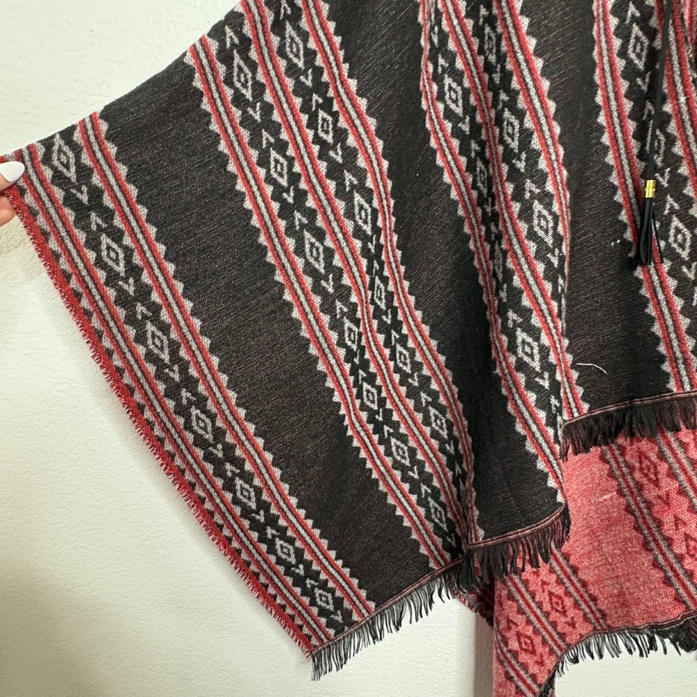 Marc New York Andrew Marc Black Red Geometric Southwestern Fringe Poncho Wrap OS - Picture 5 of 7